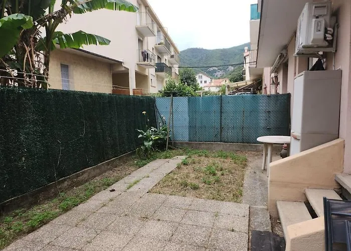Residence Centrale Appartement 3 Pieces Garage Et Jardin